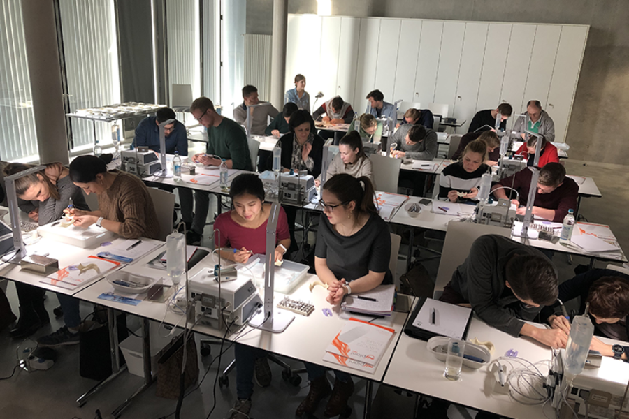 Curriculum Implantologie „9+2“: ab 2020 mit drei Kursreihen